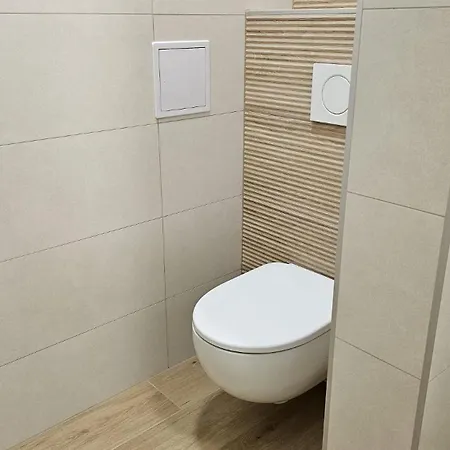 Memento With Private Bathrooms & Shared Kitchen *