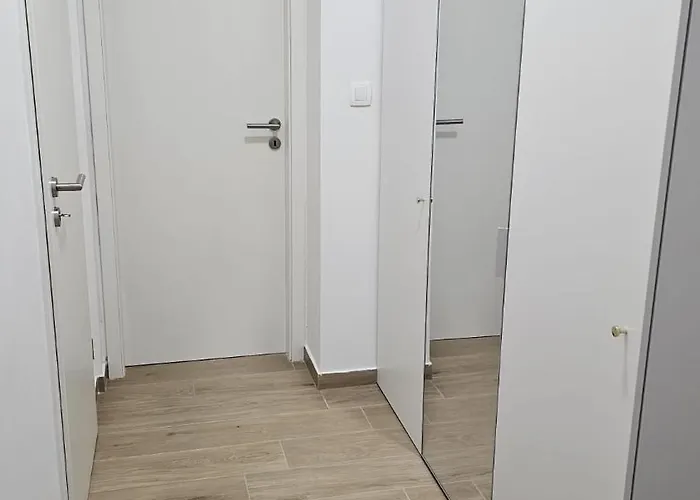 Memento With Private Bathrooms & Shared Kitchen Lublaň